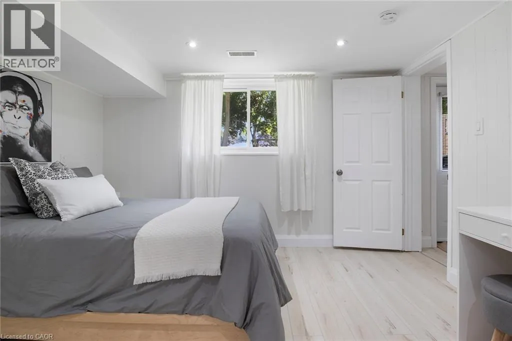 49 LAURIS Avenue