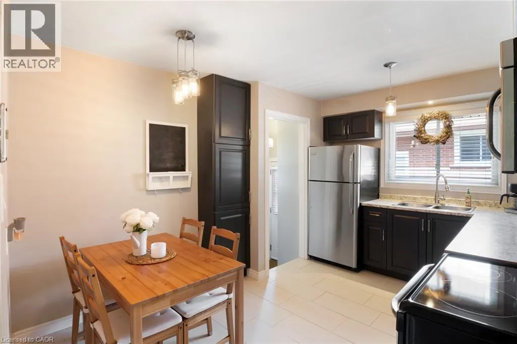 49 LAURIS Avenue