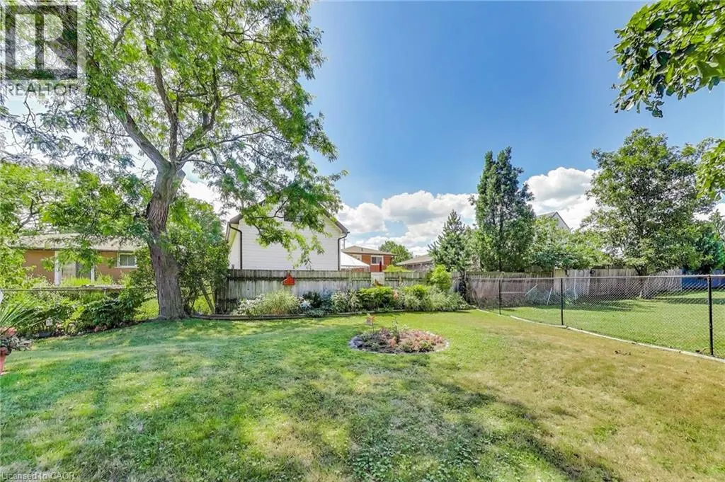 5 WOODSVIEW Place