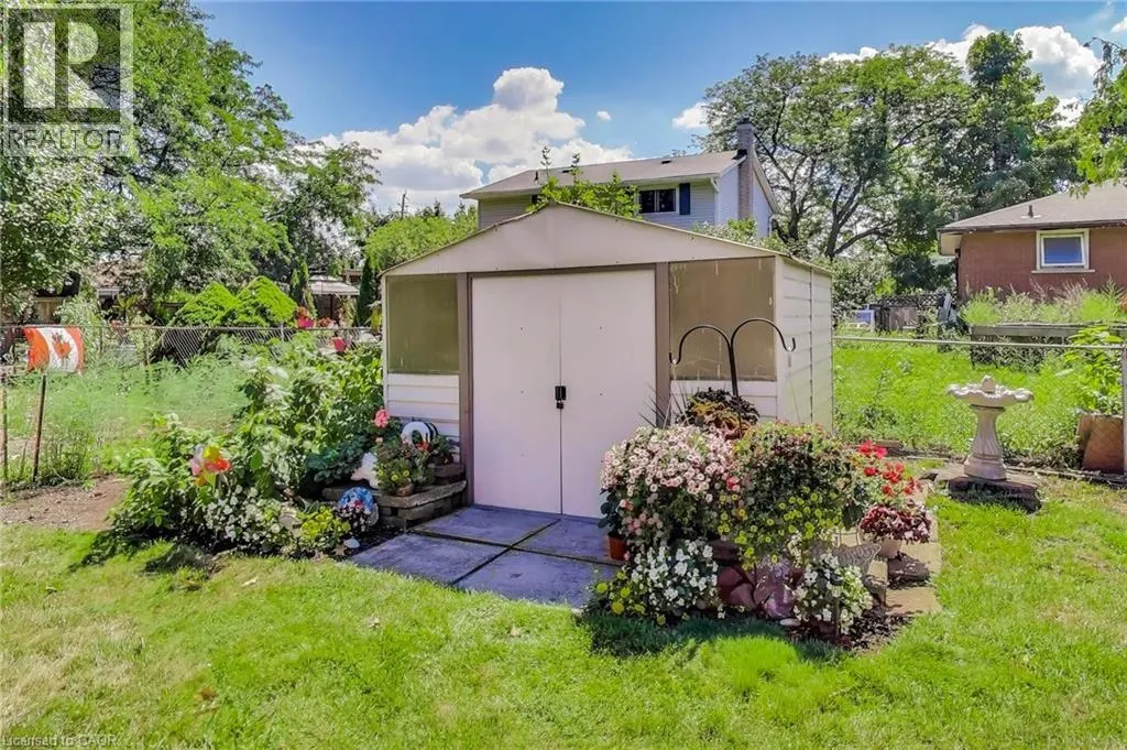 5 WOODSVIEW Place