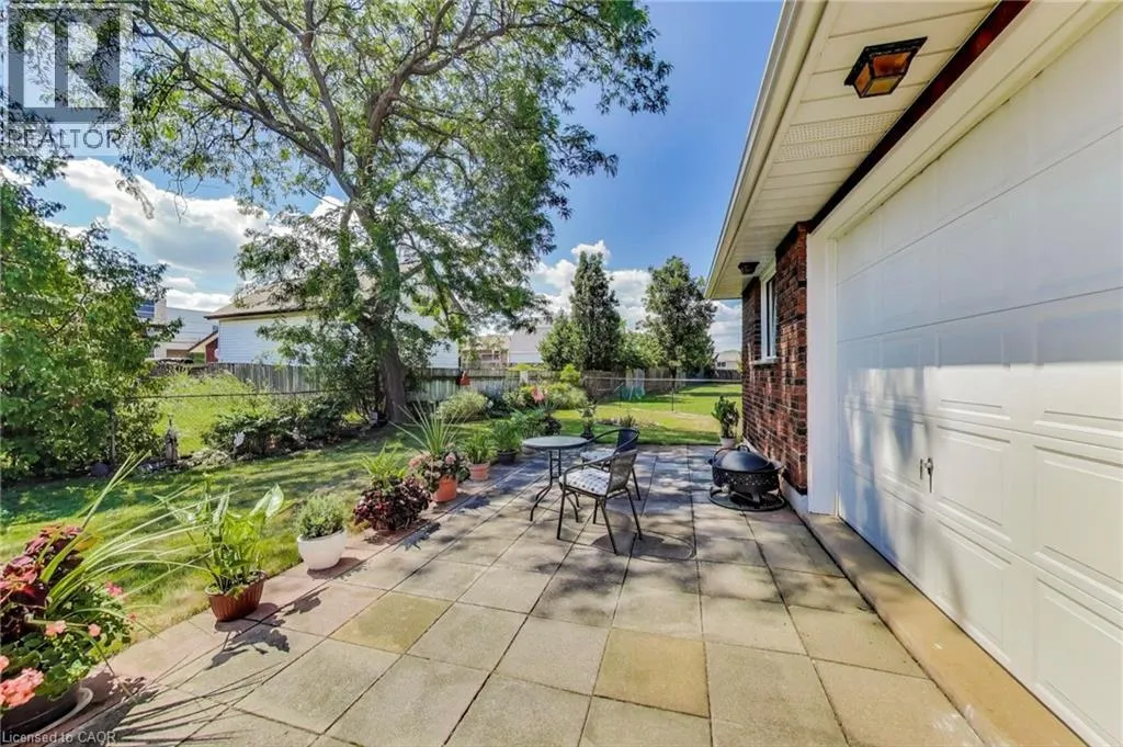 5 WOODSVIEW Place