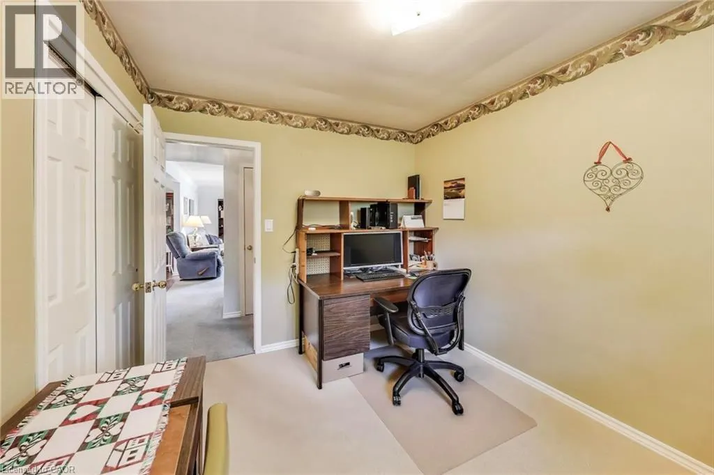 5 WOODSVIEW Place