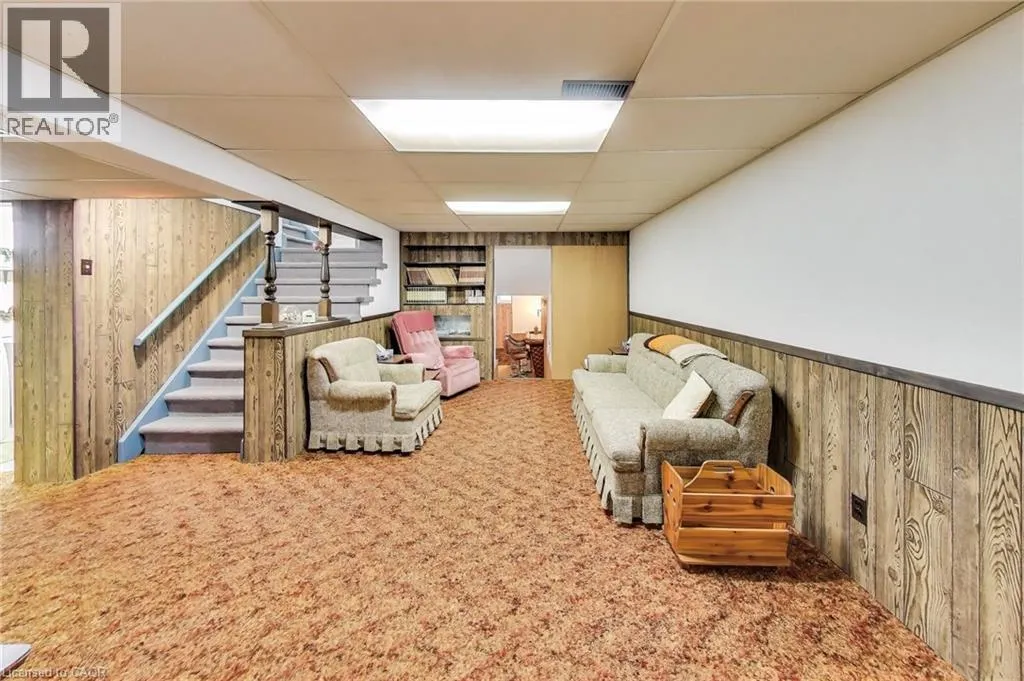 5 WOODSVIEW Place