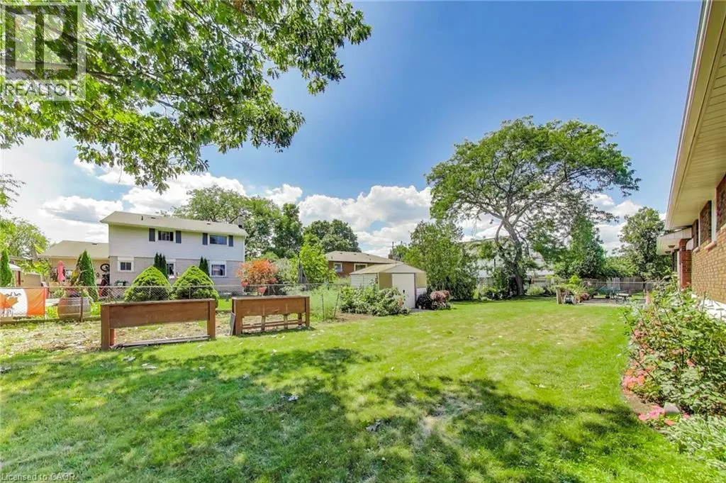 5 WOODSVIEW Place