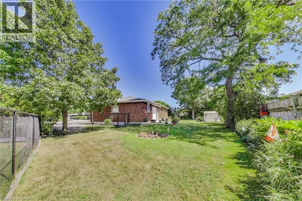5 WOODSVIEW Place