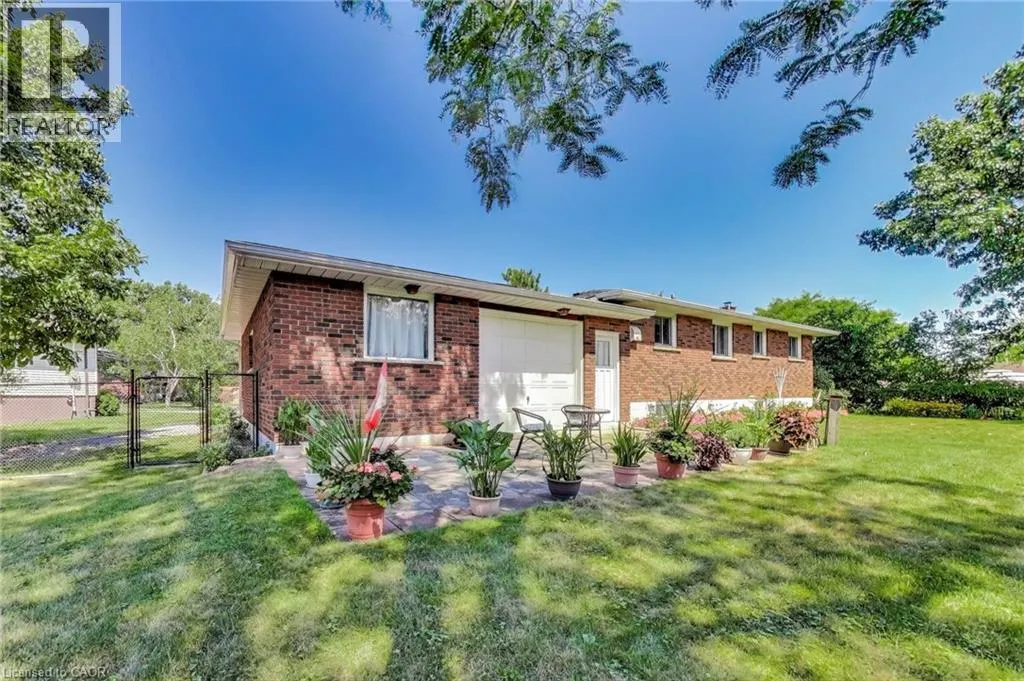 5 WOODSVIEW Place
