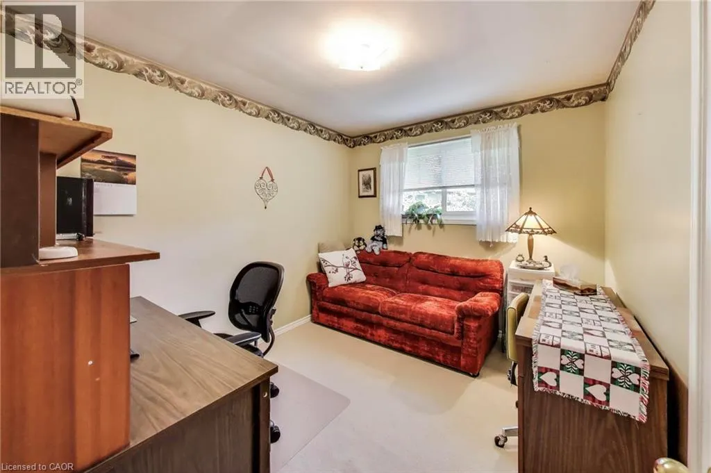 5 WOODSVIEW Place