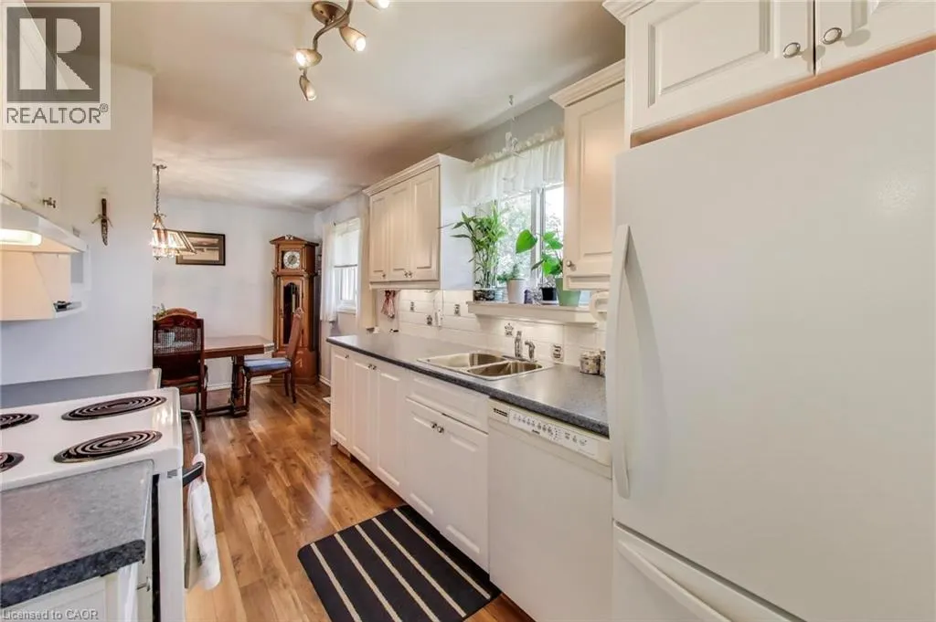 5 WOODSVIEW Place