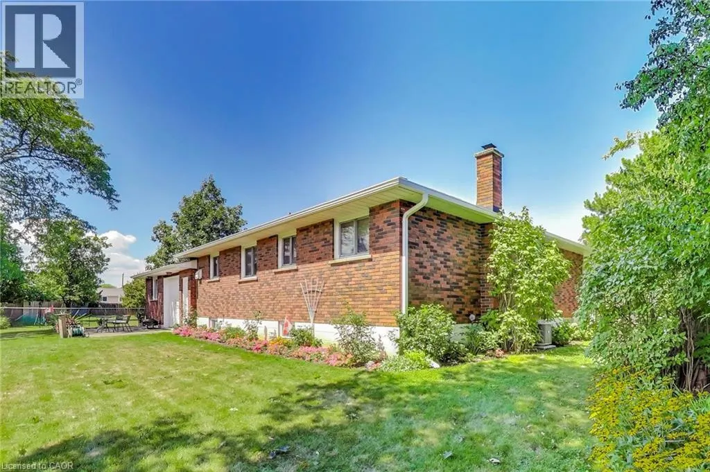 5 WOODSVIEW Place