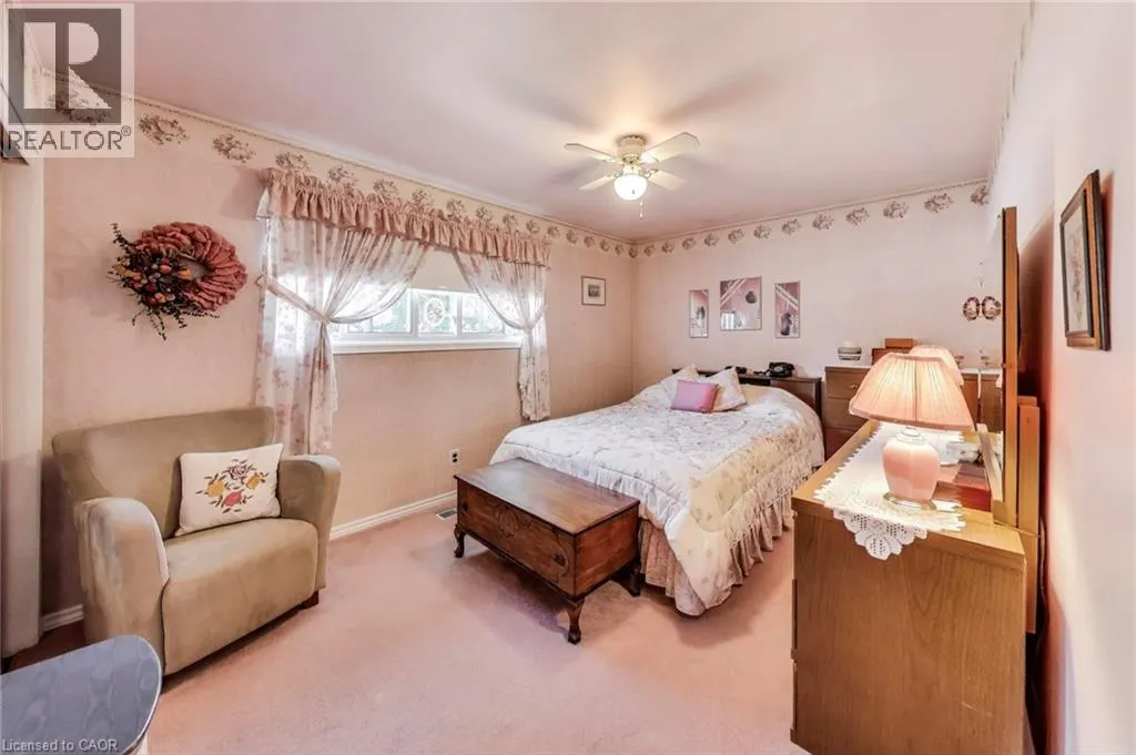 5 WOODSVIEW Place