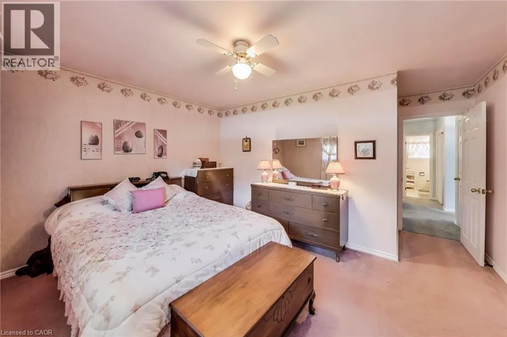 5 WOODSVIEW Place
