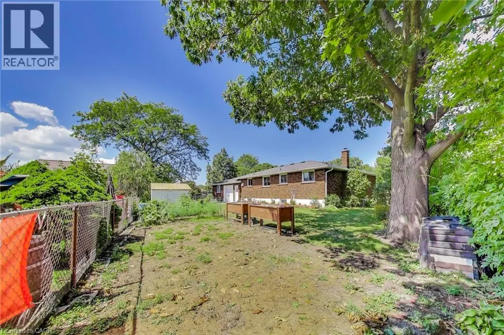 5 WOODSVIEW Place