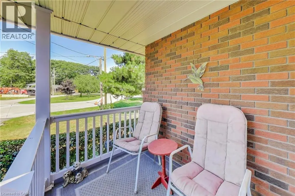 5 WOODSVIEW Place