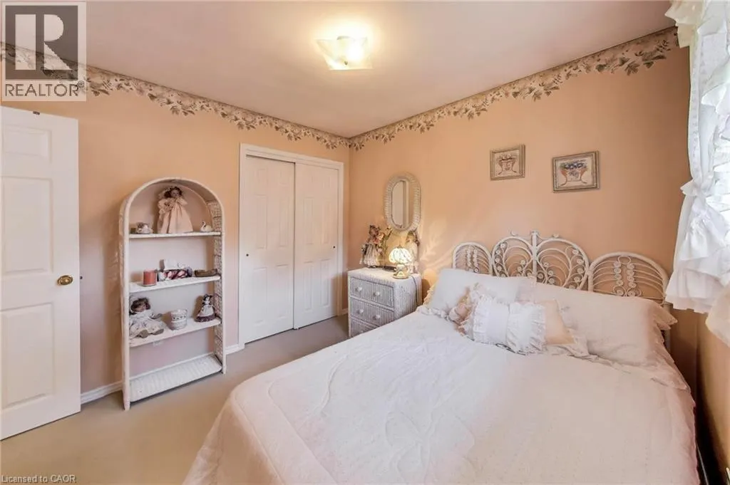5 WOODSVIEW Place