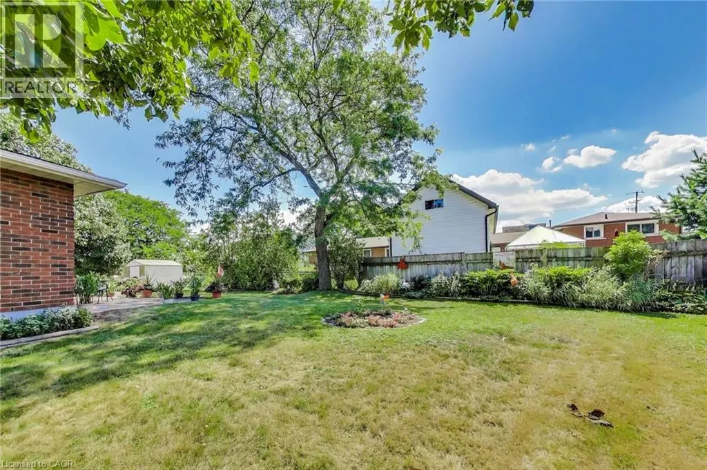 5 WOODSVIEW Place