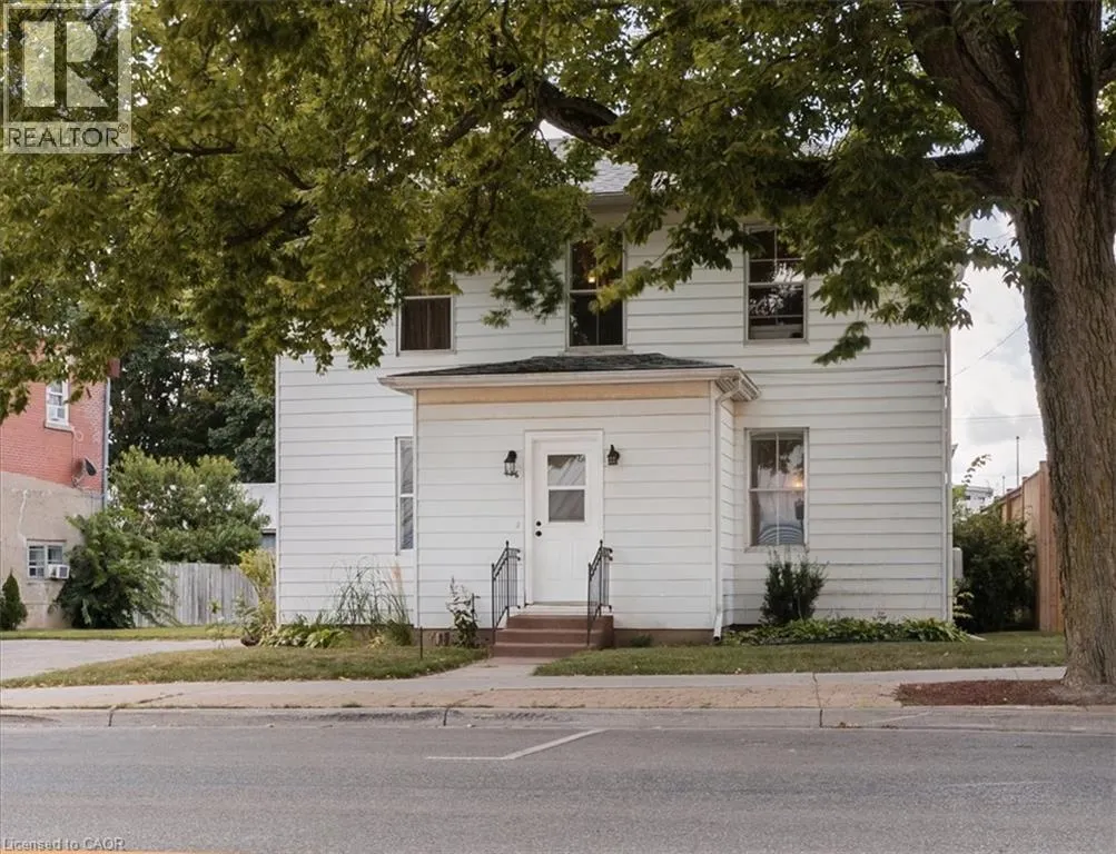136 ROBINSON Street