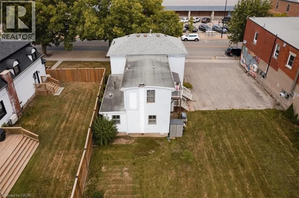 136 ROBINSON Street