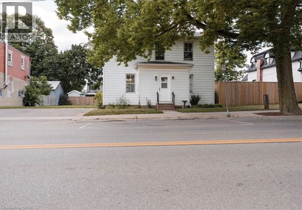 136 ROBINSON Street