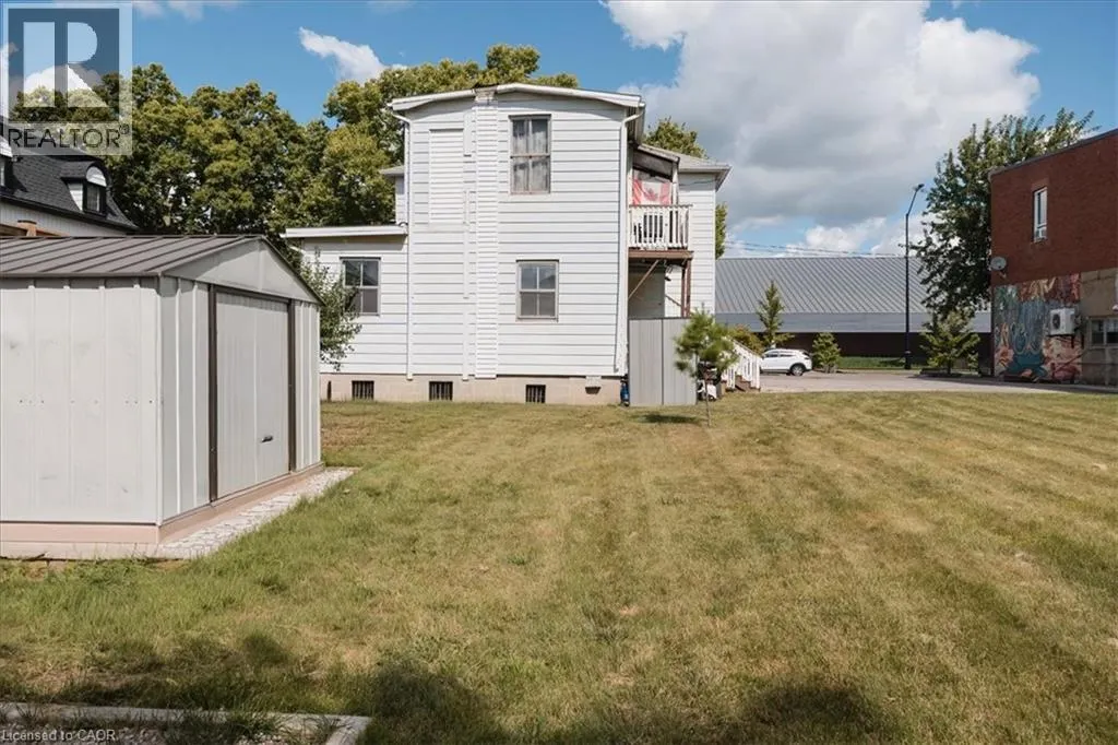 136 ROBINSON Street