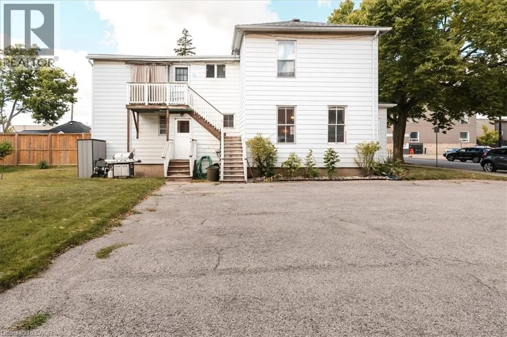 136 ROBINSON Street