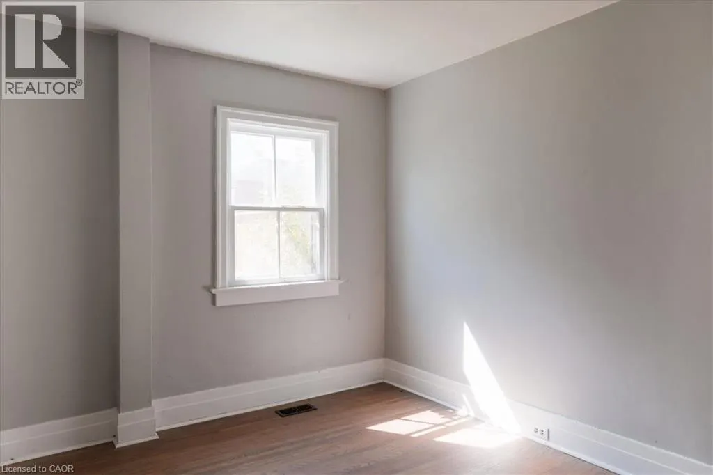 136 ROBINSON Street