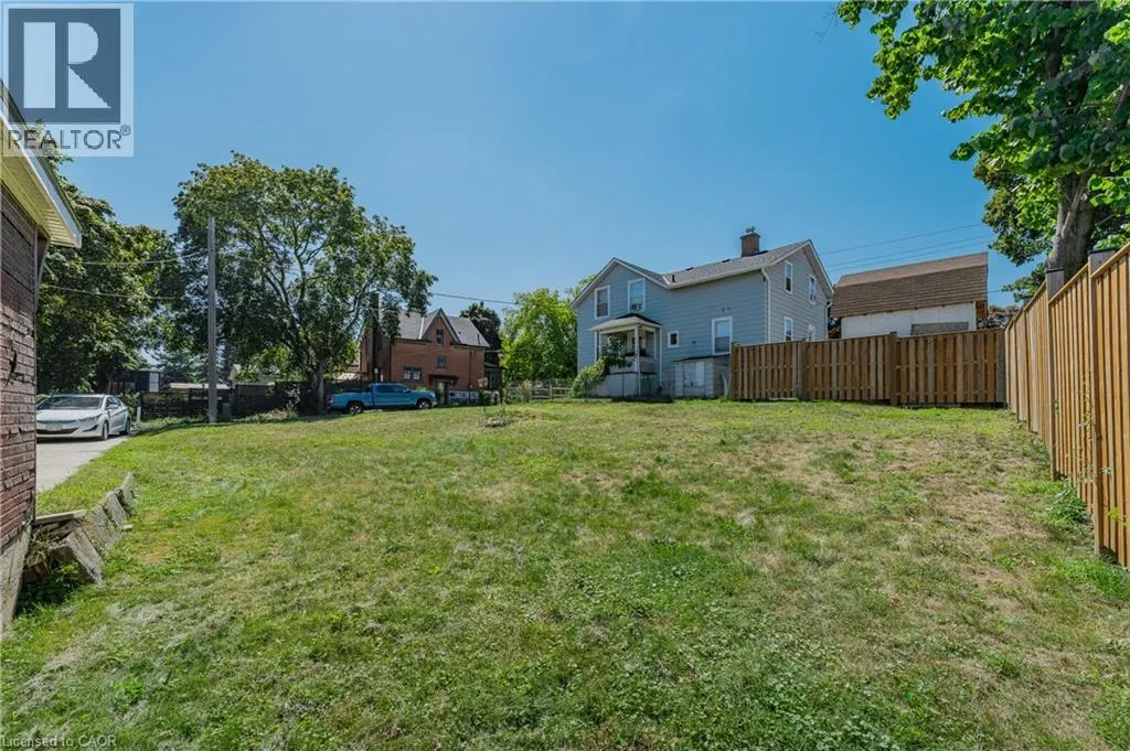 536 DUKE Street W