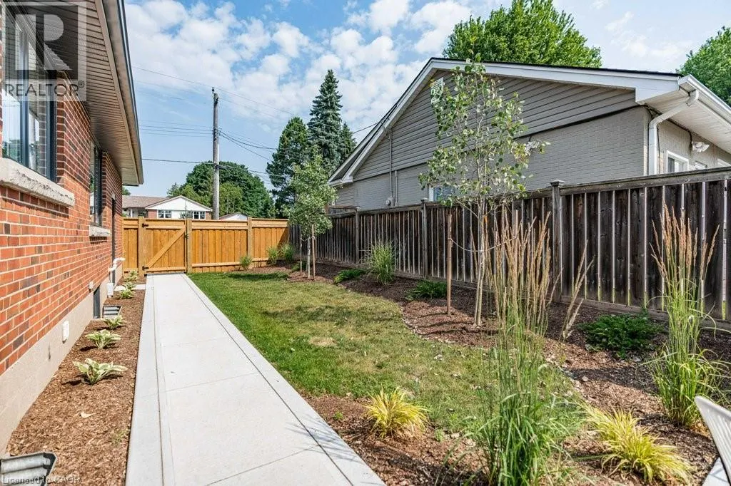 877 CONDOR Drive