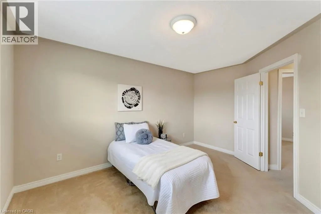 25 MAPLEVIEW Drive