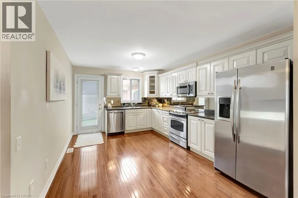 25 MAPLEVIEW Drive