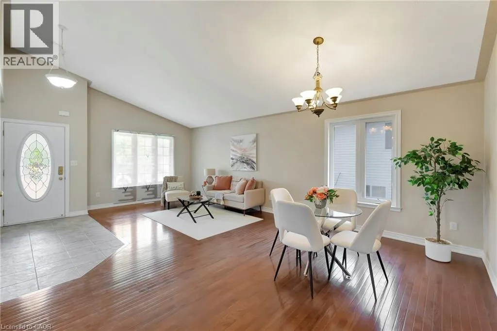 25 MAPLEVIEW Drive