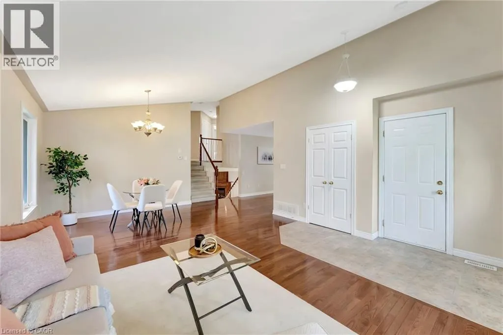 25 MAPLEVIEW Drive