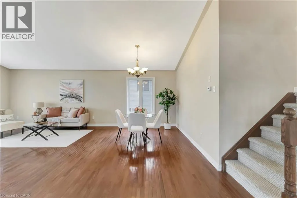 25 MAPLEVIEW Drive