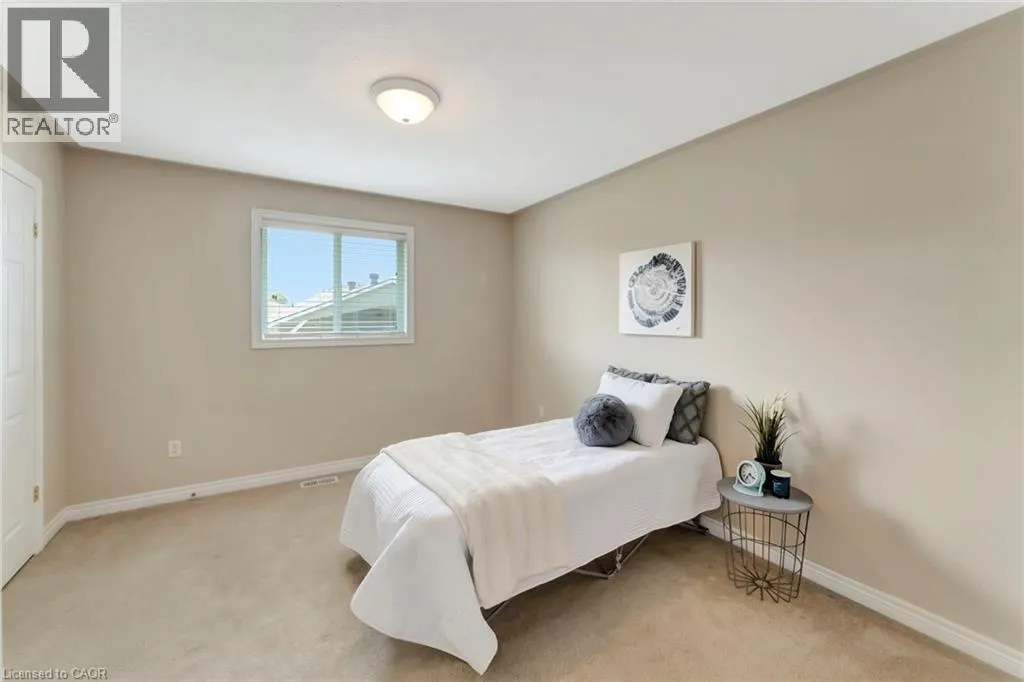 25 MAPLEVIEW Drive