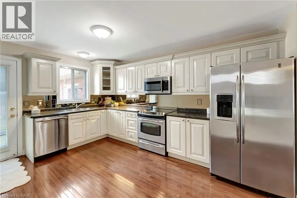 25 MAPLEVIEW Drive