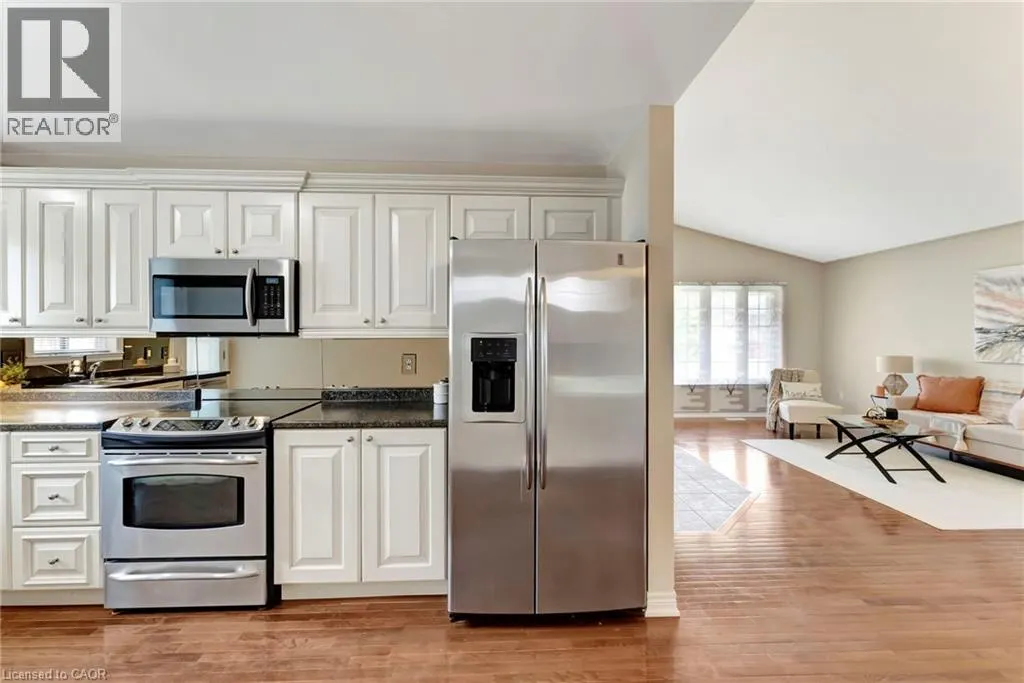 25 MAPLEVIEW Drive