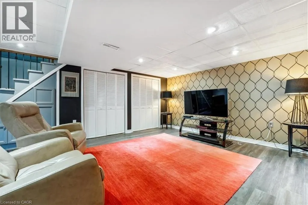 13 LORIMER Street
