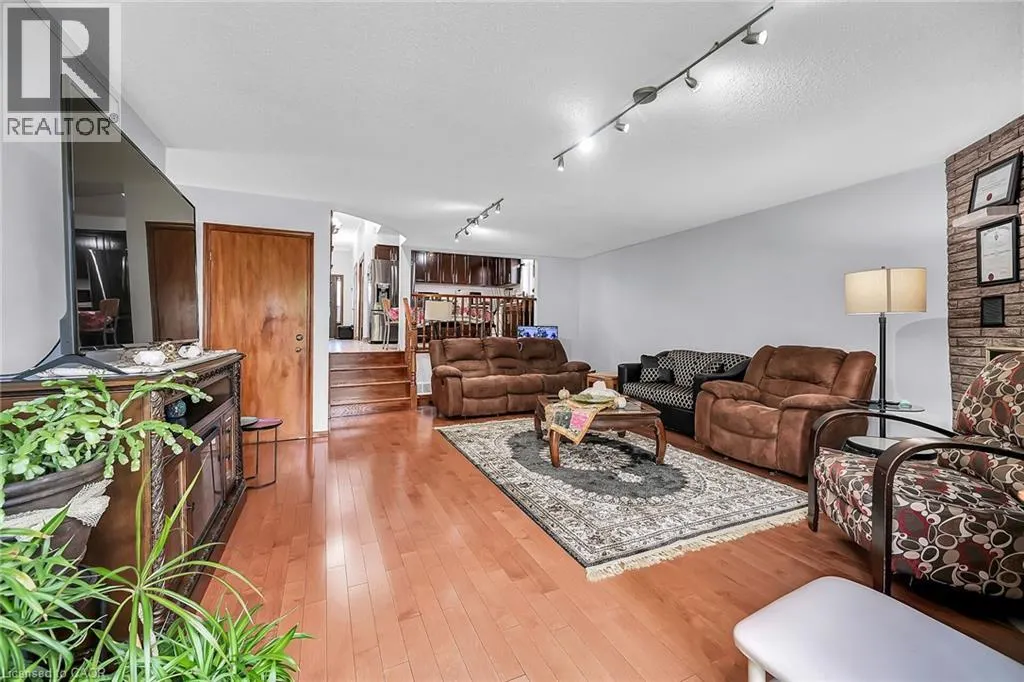 140 SOLOMON Crescent