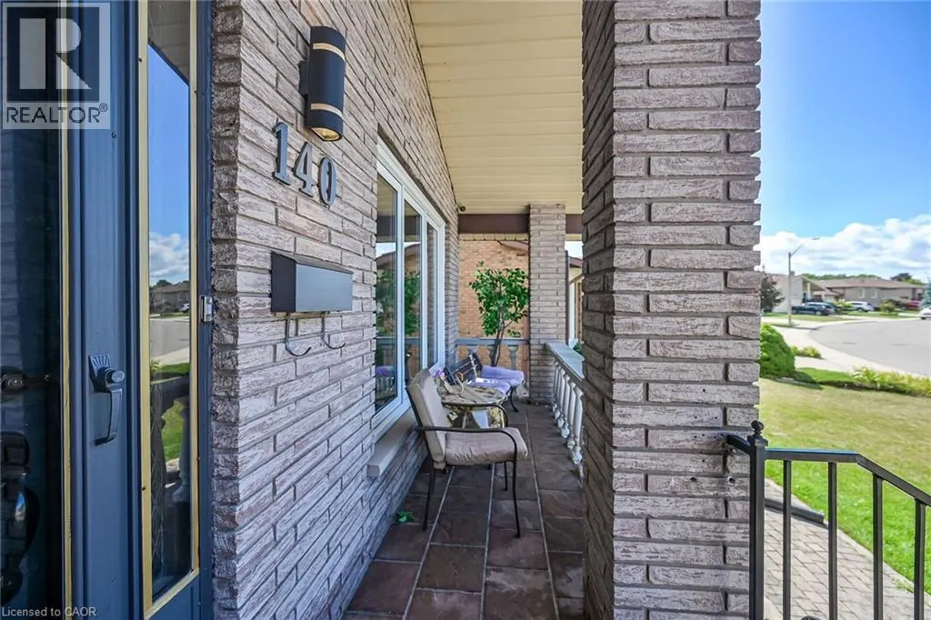 140 SOLOMON Crescent