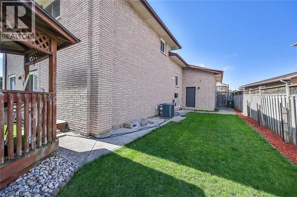 140 SOLOMON Crescent