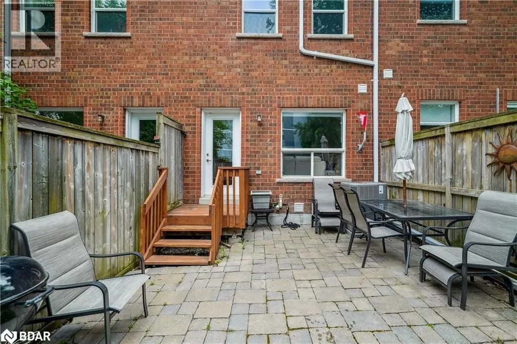 10 LORING DOOLITTLE Court
