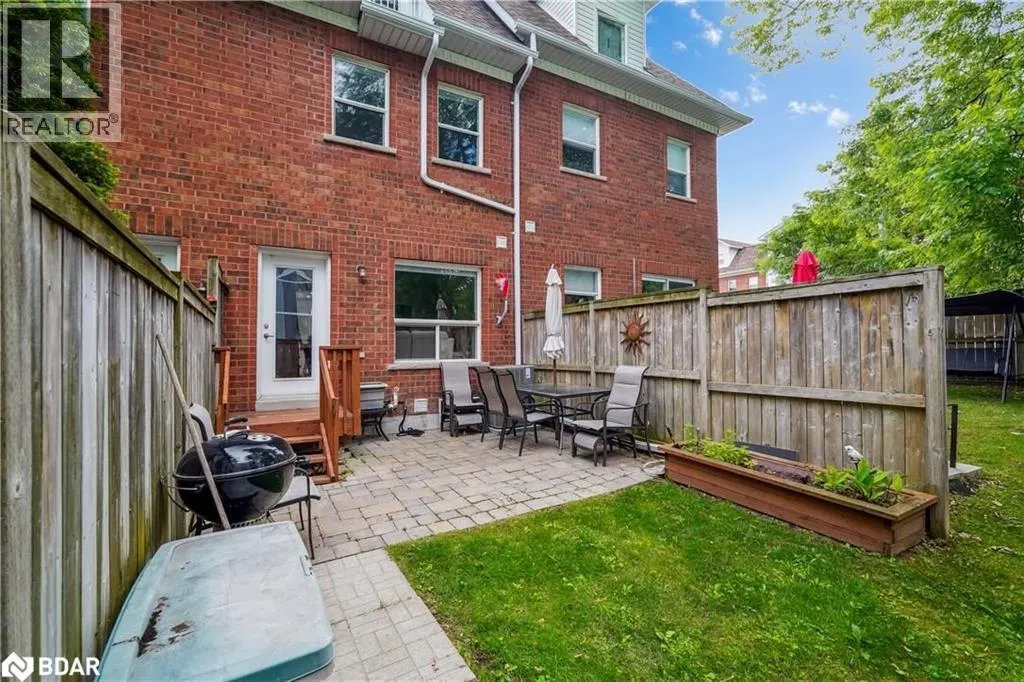 10 LORING DOOLITTLE Court