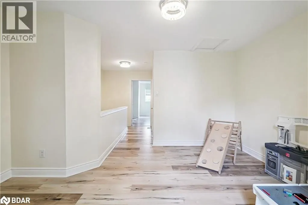10 LORING DOOLITTLE Court