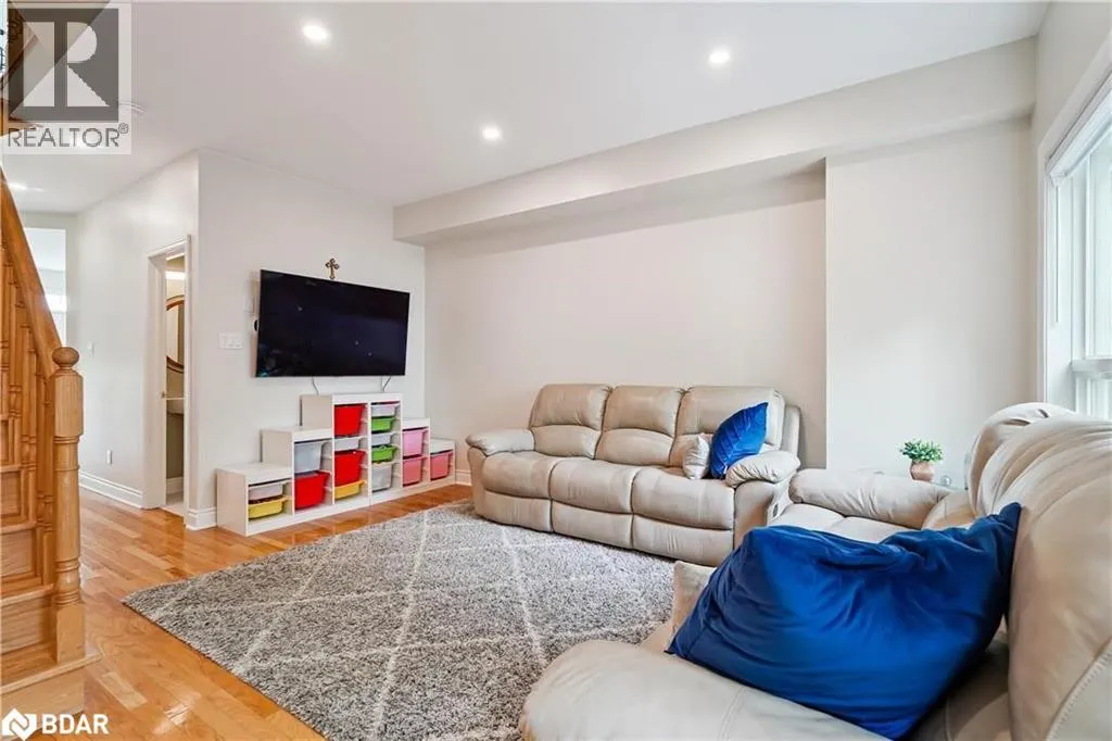 10 LORING DOOLITTLE Court