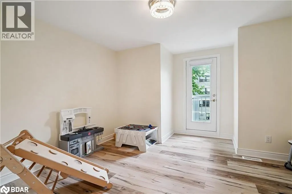 10 LORING DOOLITTLE Court