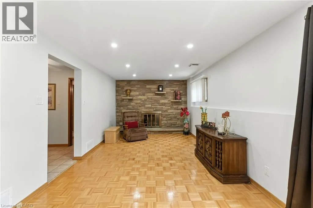 1043 CANFIELD Crescent