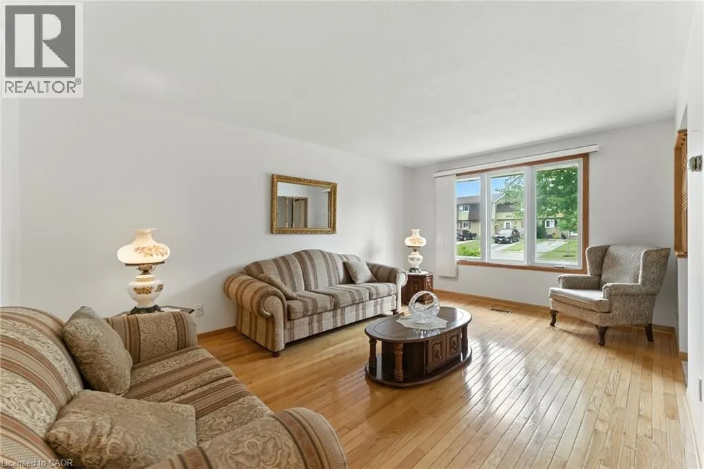 1043 CANFIELD Crescent