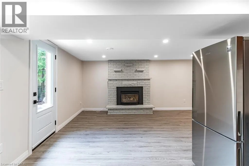 444 QUEEN VICTORIA Drive