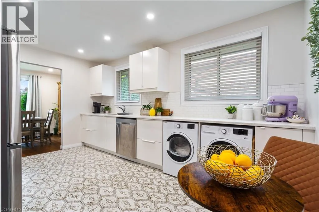 444 QUEEN VICTORIA Drive