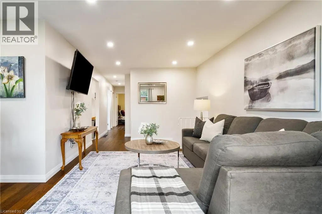 444 QUEEN VICTORIA Drive