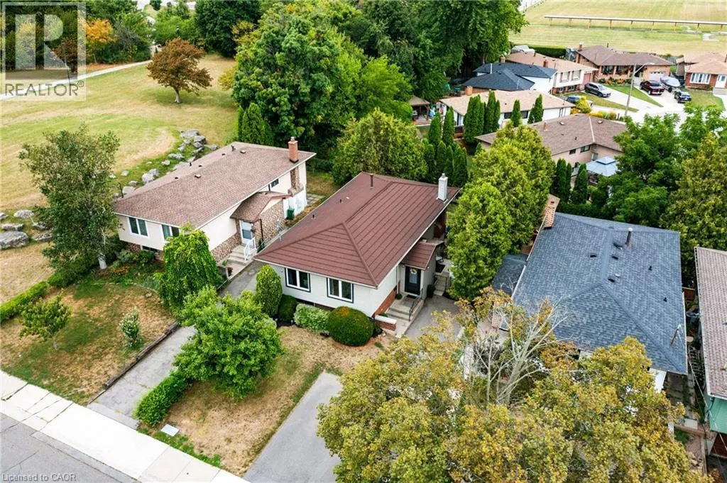 444 QUEEN VICTORIA Drive